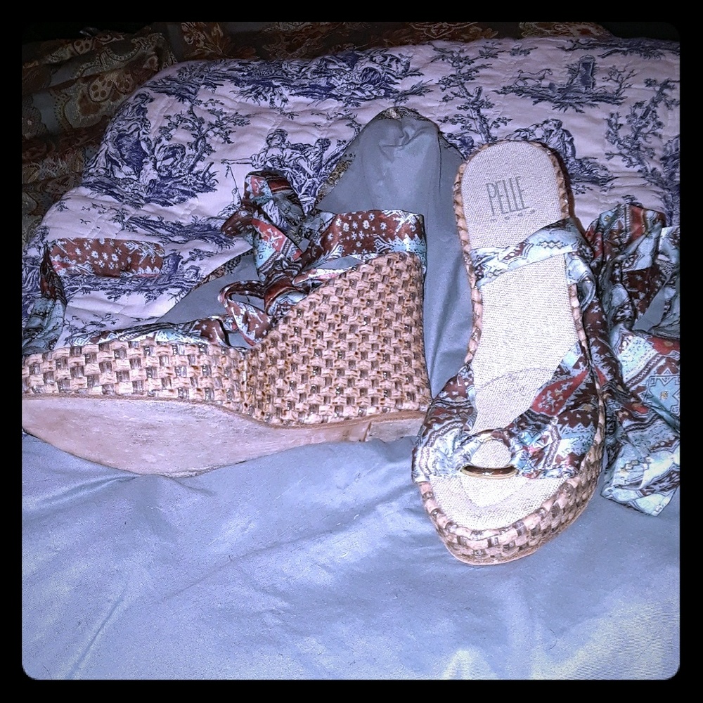 Pelle wedge sandals